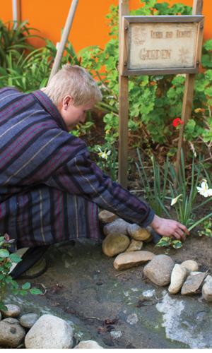 Garden gives students a chance to volunteer