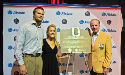 Hall of Famer Gifford receives plaque