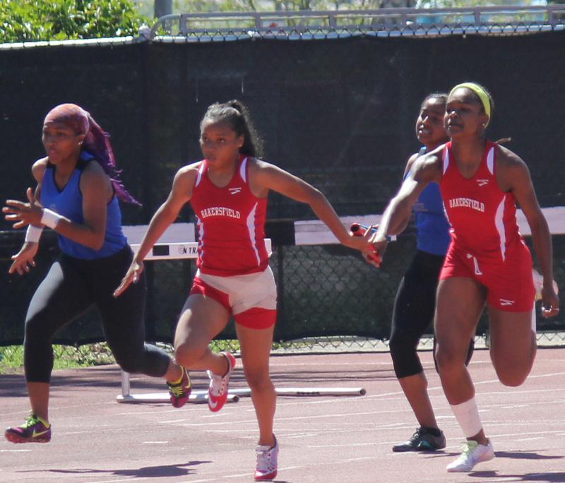 Saunders twins leading the way for women’s track; Hodges leading men