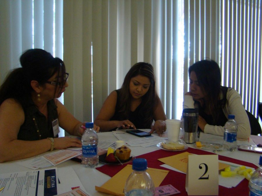 From left to right: Carmen Ruiz, Jhoana Granados, and
Briana Rodriguez play a bidding game.