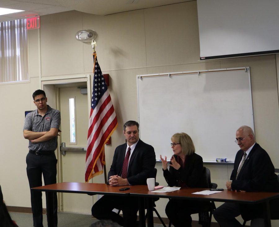 The Director of Legislative Affairs Mustafa Barraj (far left) facilitated the Power Lunch with Giacomini, Rozell, and Dadabhoy sitting beside him.