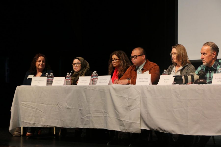 A+panelist+of+current+and+former+journalists+and+educators+present+insights+on+journalism+and+how+it%E2%80%99s+changing+in+today%E2%80%99s+world+at+Ridgeview+High+School+on+Feb.+1.