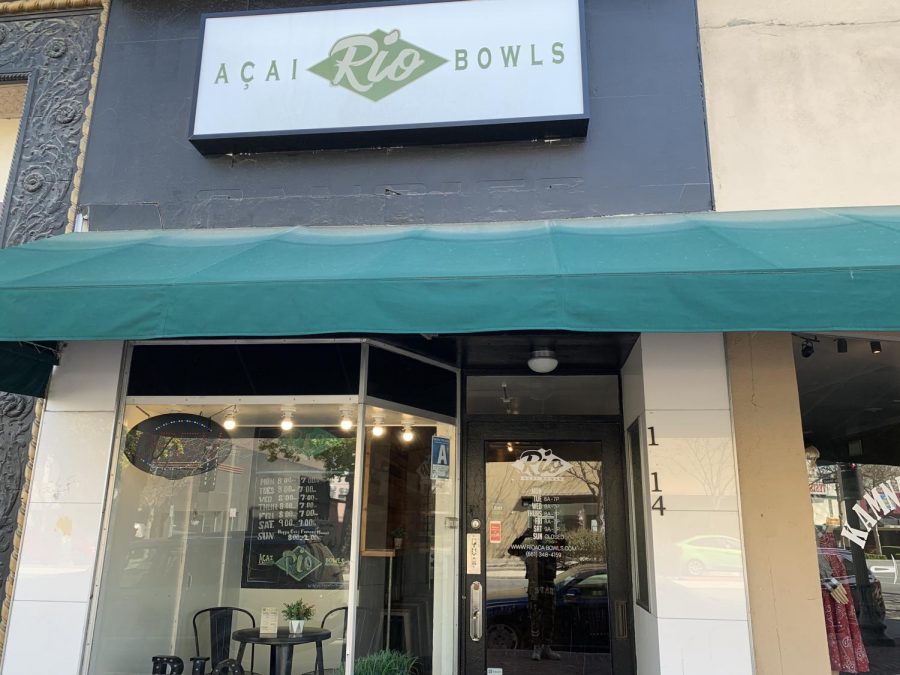 The front of Rio Açai  Bowl on Chester Avenue.