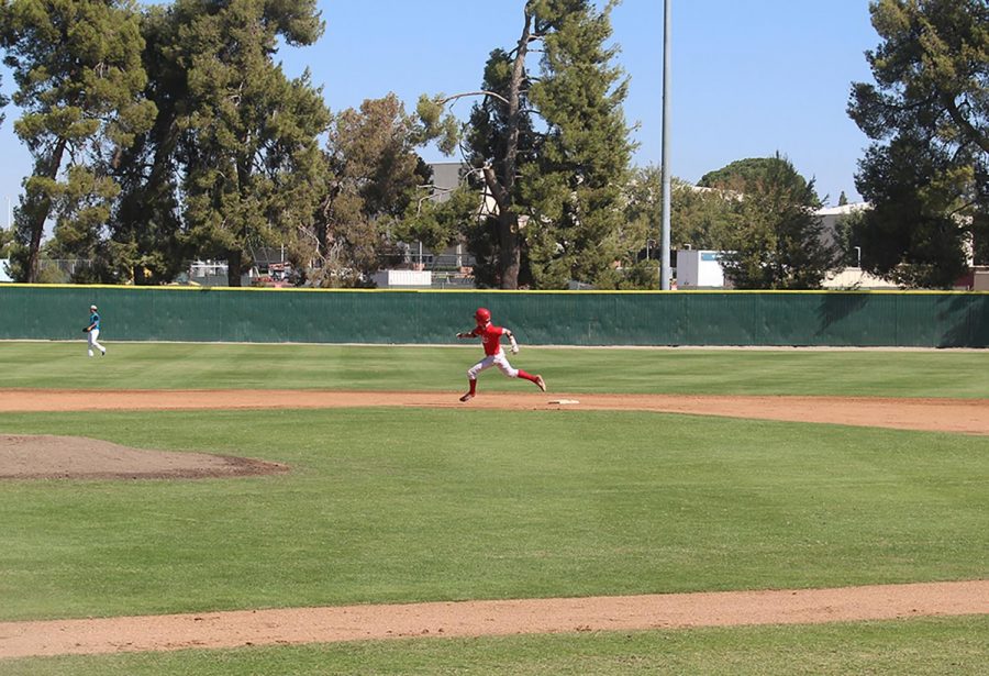 BC freshman Matt Patton (7) sprinting from second base to third base at the preseason game on Oct. 12. 