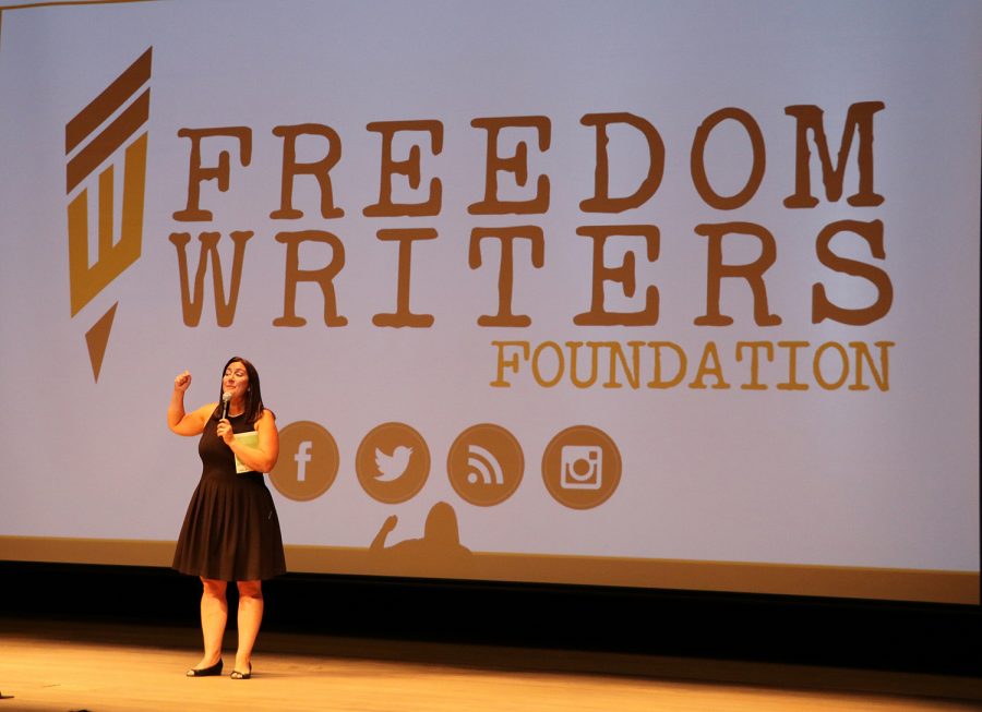 Erin+Gruwell+speaking+about+the+%E2%80%9CFreedom+Writers%E2%80%9D+book.+