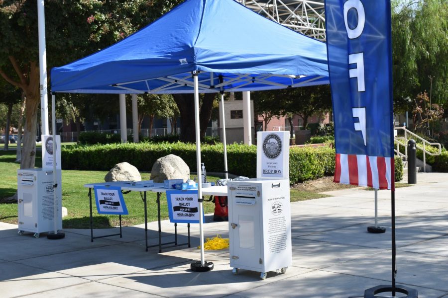 A+curbside+ballot+drop+off+at+Bakersfield+College%E2%80%99s+main+campus.+