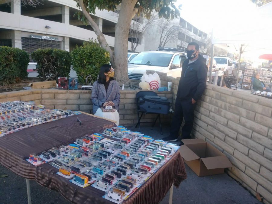 Father+daughter+duo+Mario+Saldana+and+Maria+Saldana+sell+their+Hot+Wheel+collection.