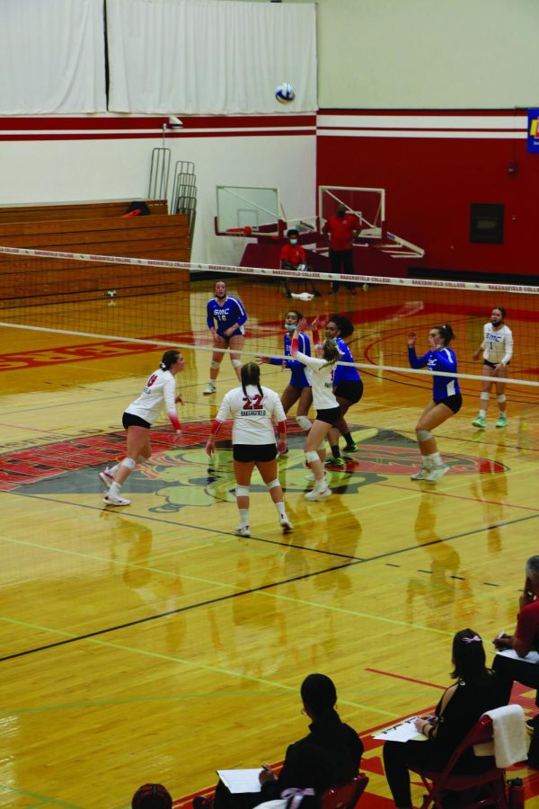 Setter Samantha Smith sets the ball during victory against Santa Monica College.