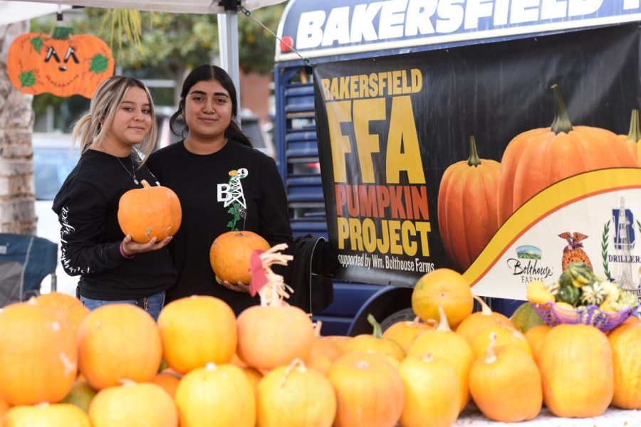 Bakersfield+High+FFA+students+Lorena+Cruz+%28right%29%2C+and+Rosario+Reyes+%28left%29+at+their+Pumpkin+Project+booth