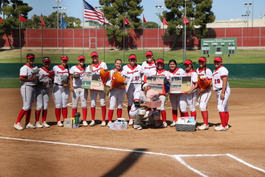 The+2022+Bakersfield+College+Renegades+softball+team.
