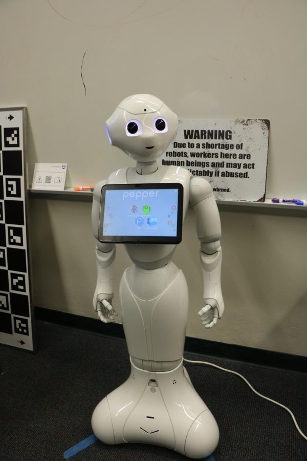 Pepper+the+robot+in+Professor+Manuel+Fernandezs+class+of+Applied+Science+and+Technology%2C+she+was+built+for+the+purpose+of+being+able+to+replace+a+lot+of+tasks+for+people+like+receptionists%2C+security%2C+he+described.