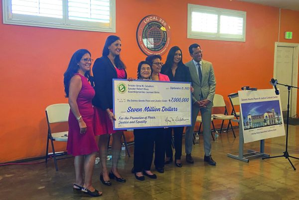 Camila Chavez, Assembly Member Dr. Jasmeet Baines, Dolores Huerta, State Senator Anna Caballero, Assembly Member Sabrina Cervantes and California State Assembly Speaker Robert Rivas holding the check given toward for the Dolores Huerta Peace and Justice Cultural Center. 