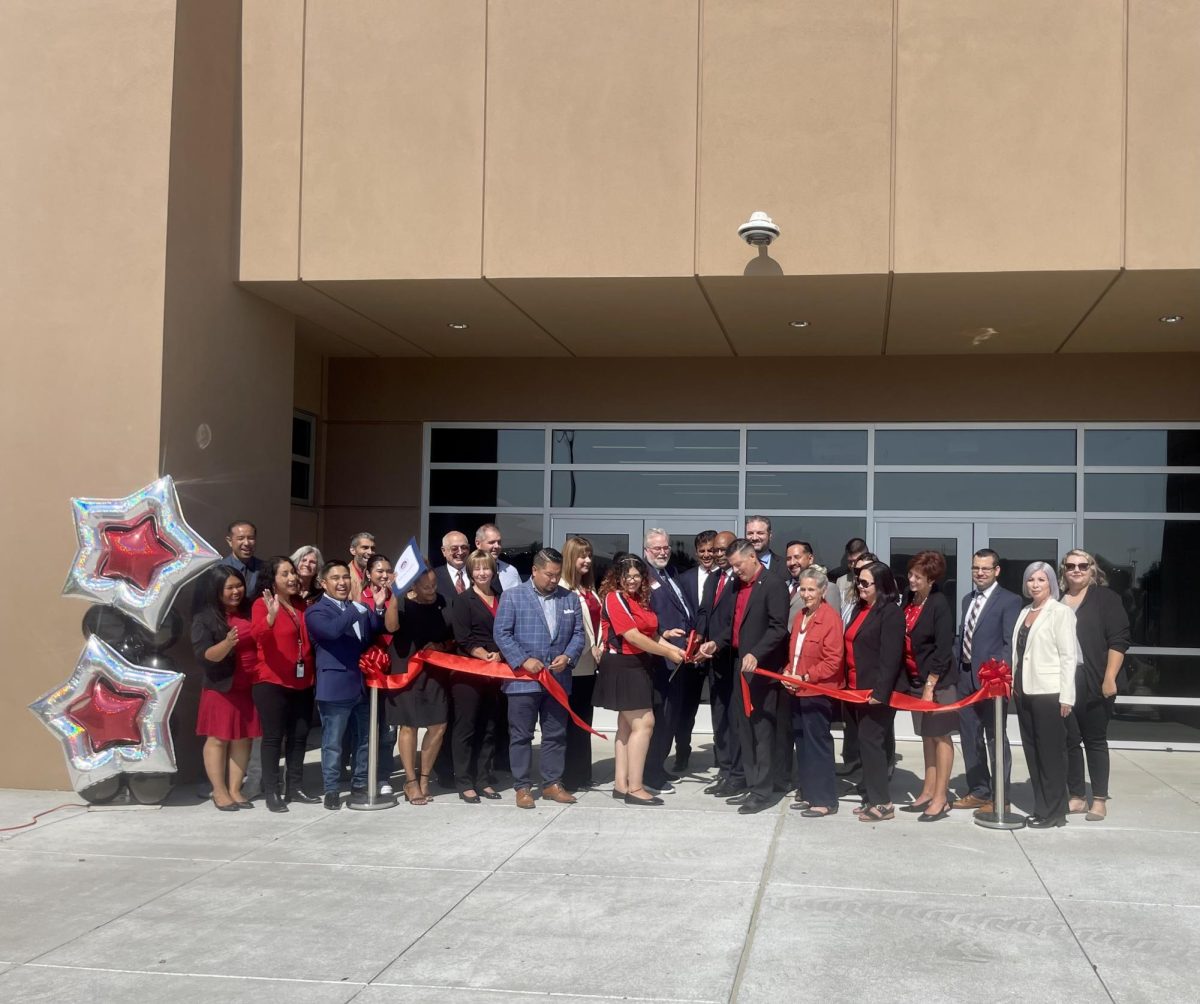 Faculty%2C+Staff+and+Community+leaders+join+in+the+ribbon-cutting+ceremony+of+BC+Delano%E2%80%99s+new+Learning+Resource+Center.