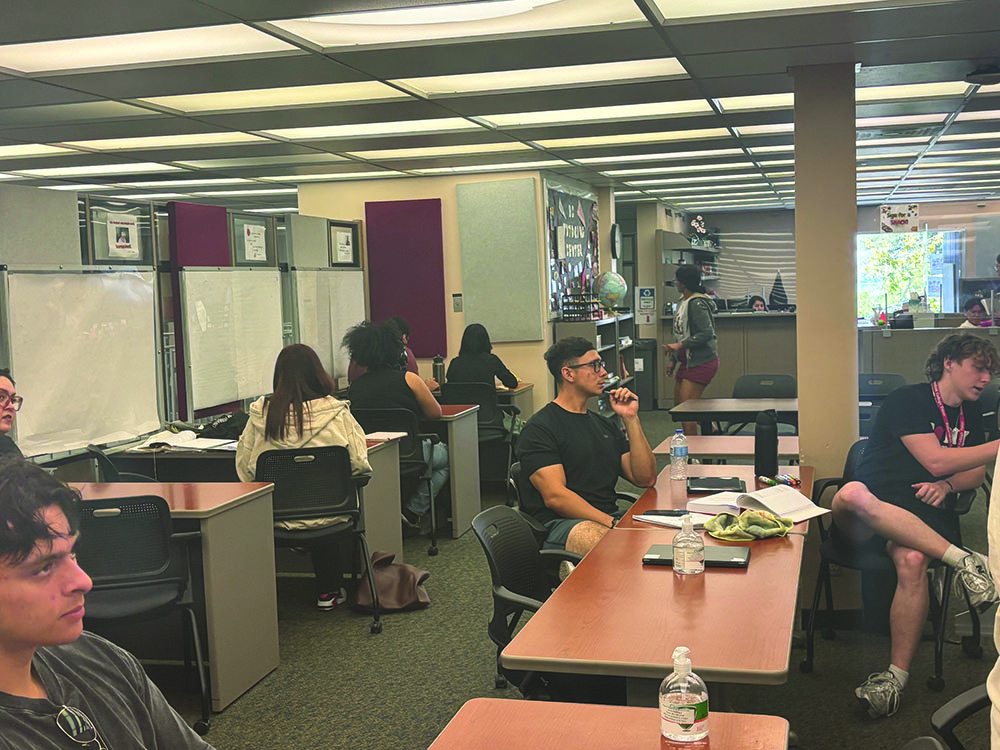 Many tutors and BC students having sessions in the Tutoring Center.