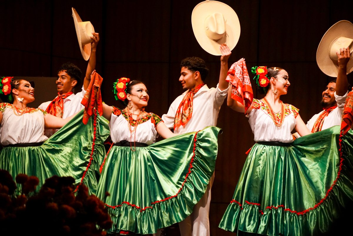 Ballet Folklórico Ritmo y Sabo stuns and shares the stage